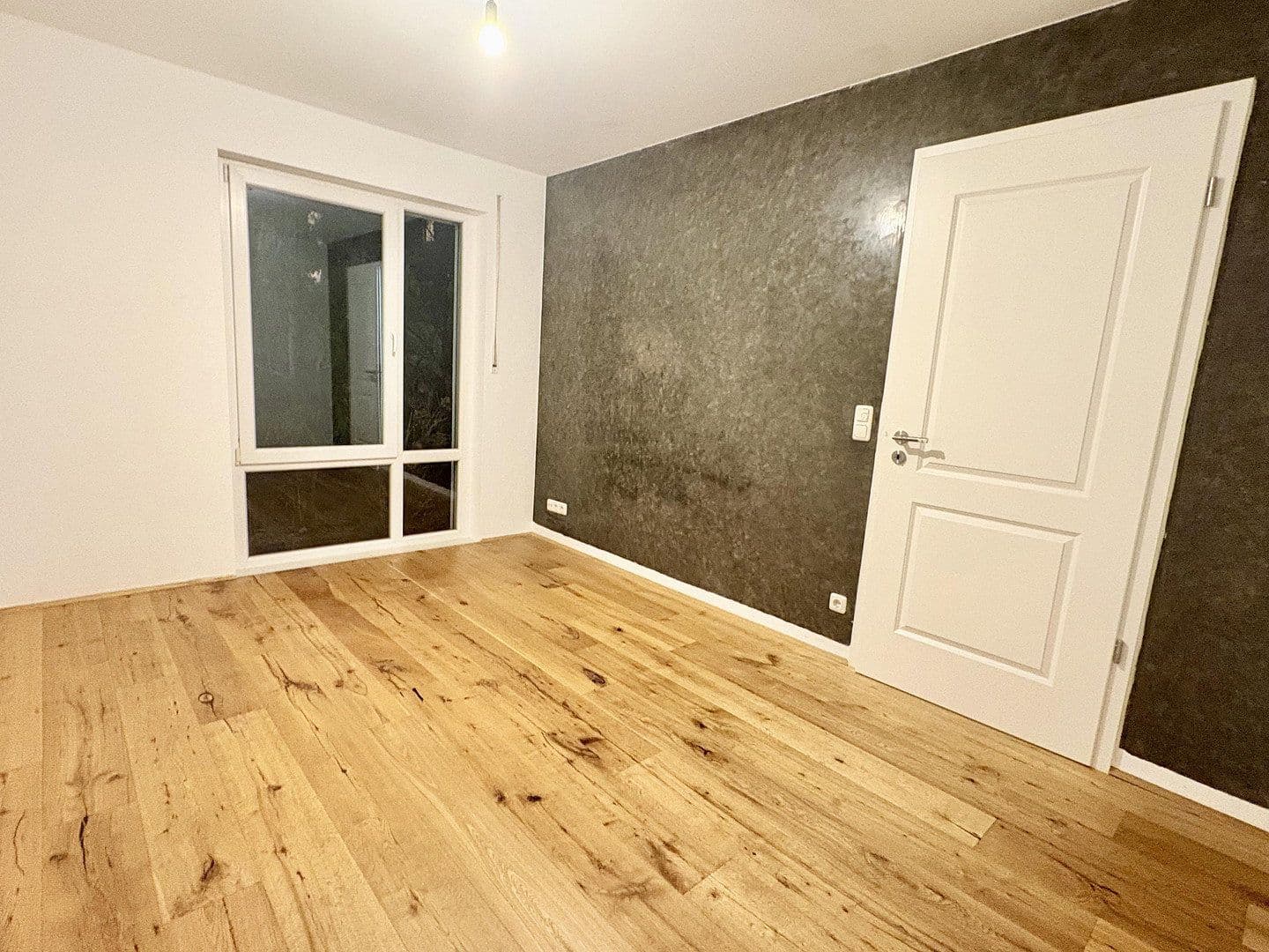 Prenájom bytu 2-izbový 72 m², München, Bavorsko Prenájom bytu 2-izbový 72 m², München, Bavorsko