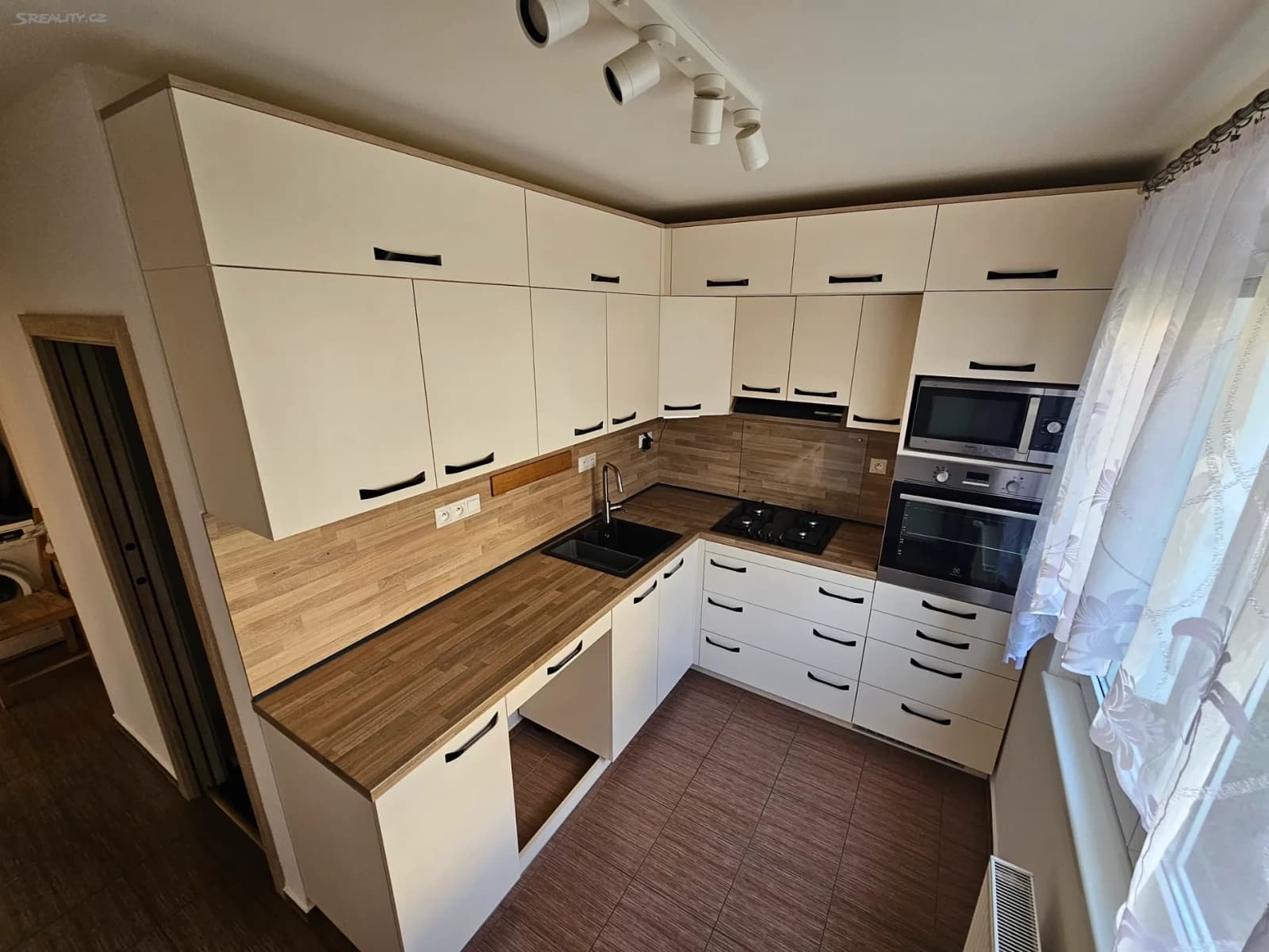 Prenájom bytu 3-izbový 73 m², Tuchorazská, Praha, Praha Prenájom bytu 3-izbový 73 m², Tuchorazská, Praha, Praha