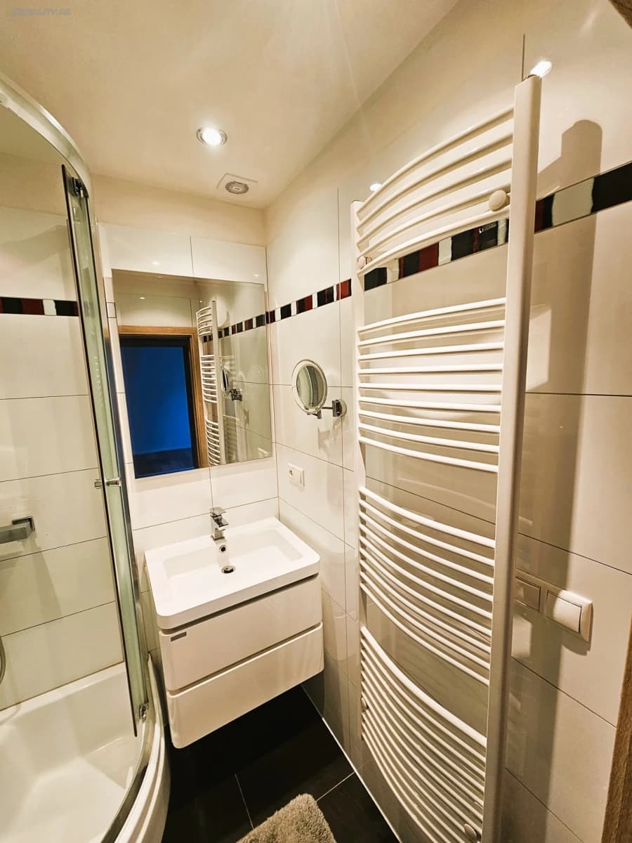 Prenájom bytu 3-izbový 73 m², Tuchorazská, Praha, Praha Prenájom bytu 3-izbový 73 m², Tuchorazská, Praha, Praha