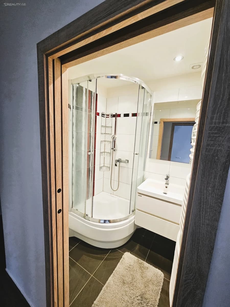 Prenájom bytu 3-izbový 73 m², Tuchorazská, Praha, Praha Prenájom bytu 3-izbový 73 m², Tuchorazská, Praha, Praha