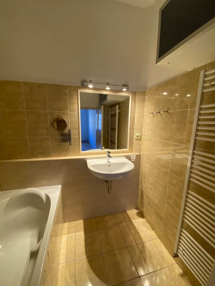 Prenájom bytu 2-izbový 46 m², Kafkova, Praha, Praha Prenájom bytu 2-izbový 46 m², Kafkova, Praha, Praha