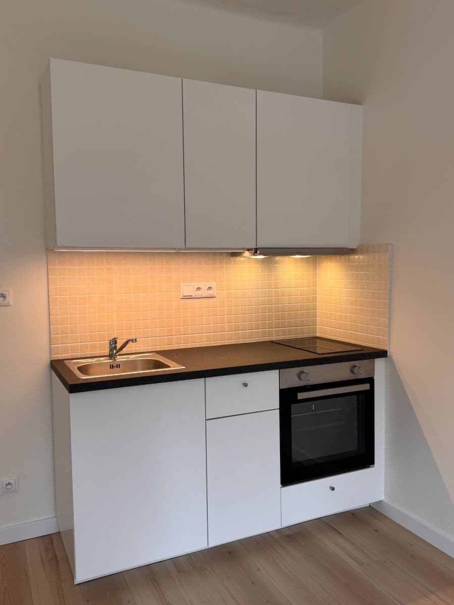 Prenájom bytu Garsoniéra 28 m², Jaurisova, Praha, Praha Prenájom bytu Garsoniéra 28 m², Jaurisova, Praha, Praha