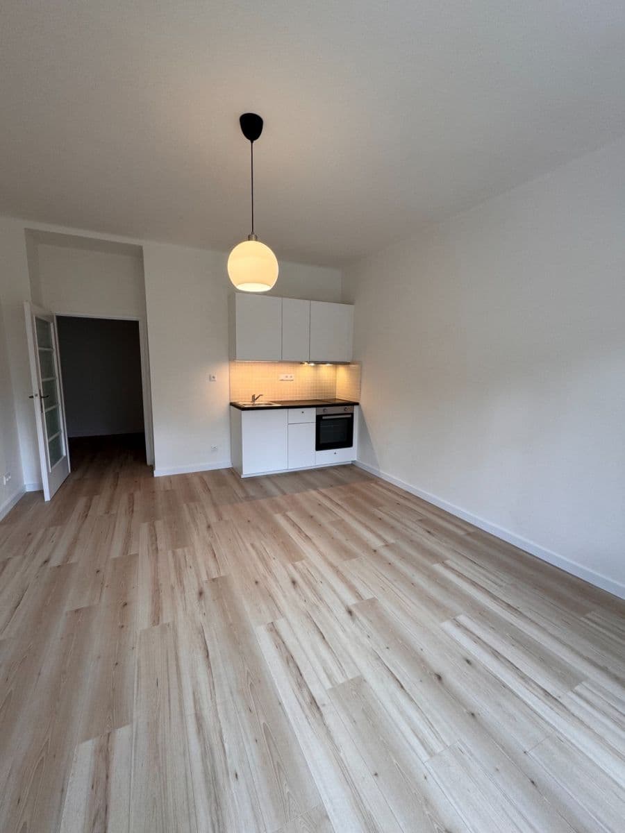 Prenájom bytu Garsoniéra 28 m², Jaurisova, Praha, Praha Prenájom bytu Garsoniéra 28 m², Jaurisova, Praha, Praha