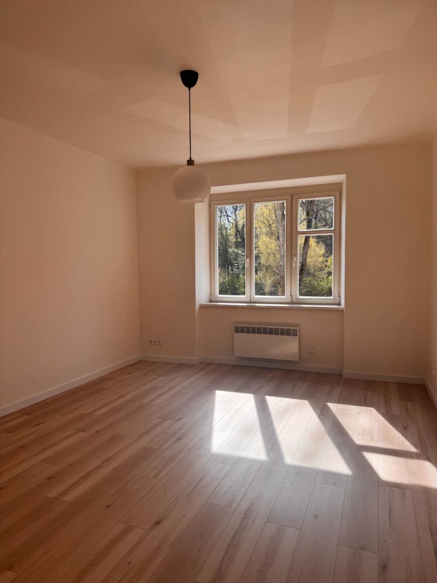 Prenájom bytu Garsoniéra 28 m², Jaurisova, Praha, Praha Prenájom bytu Garsoniéra 28 m², Jaurisova, Praha, Praha