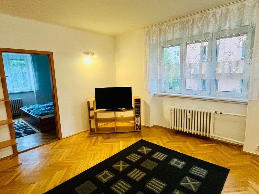 Prenájom bytu 2-izbový 57 m², 28. pluku, Praha, Praha Prenájom bytu 2-izbový 57 m², 28. pluku, Praha, Praha