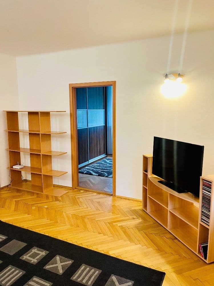 Prenájom bytu 2-izbový 57 m², 28. pluku, Praha, Praha Prenájom bytu 2-izbový 57 m², 28. pluku, Praha, Praha