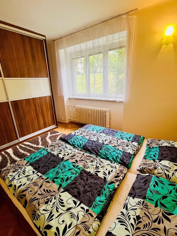Prenájom bytu 2-izbový 57 m², 28. pluku, Praha, Praha Prenájom bytu 2-izbový 57 m², 28. pluku, Praha, Praha