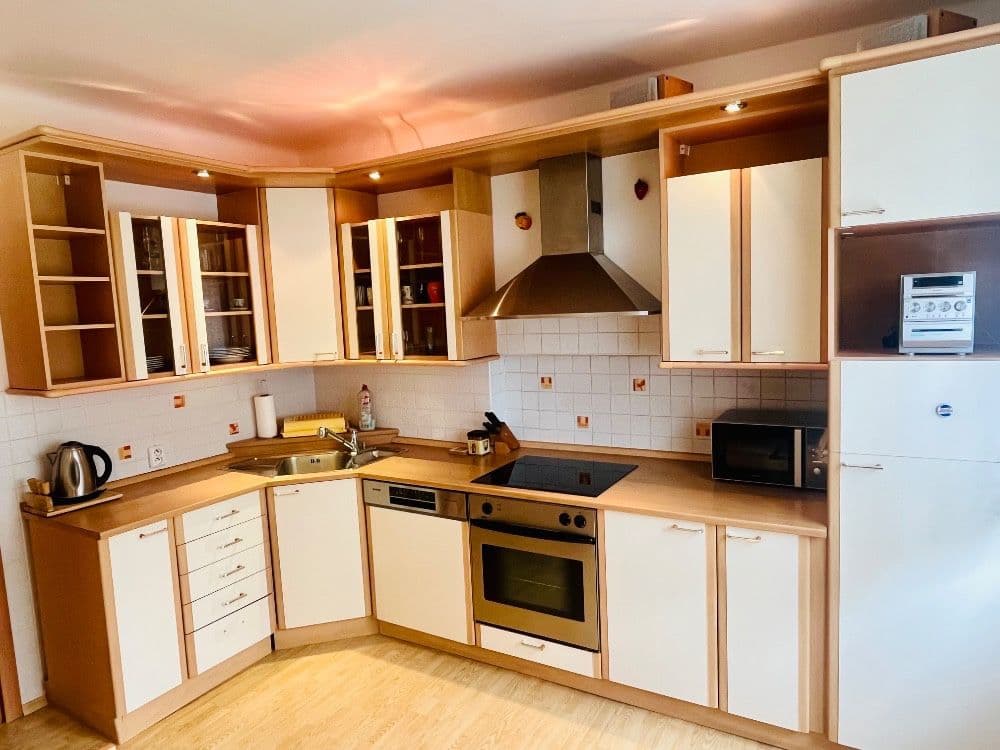 Prenájom bytu 2-izbový 57 m², 28. pluku, Praha, Praha Prenájom bytu 2-izbový 57 m², 28. pluku, Praha, Praha