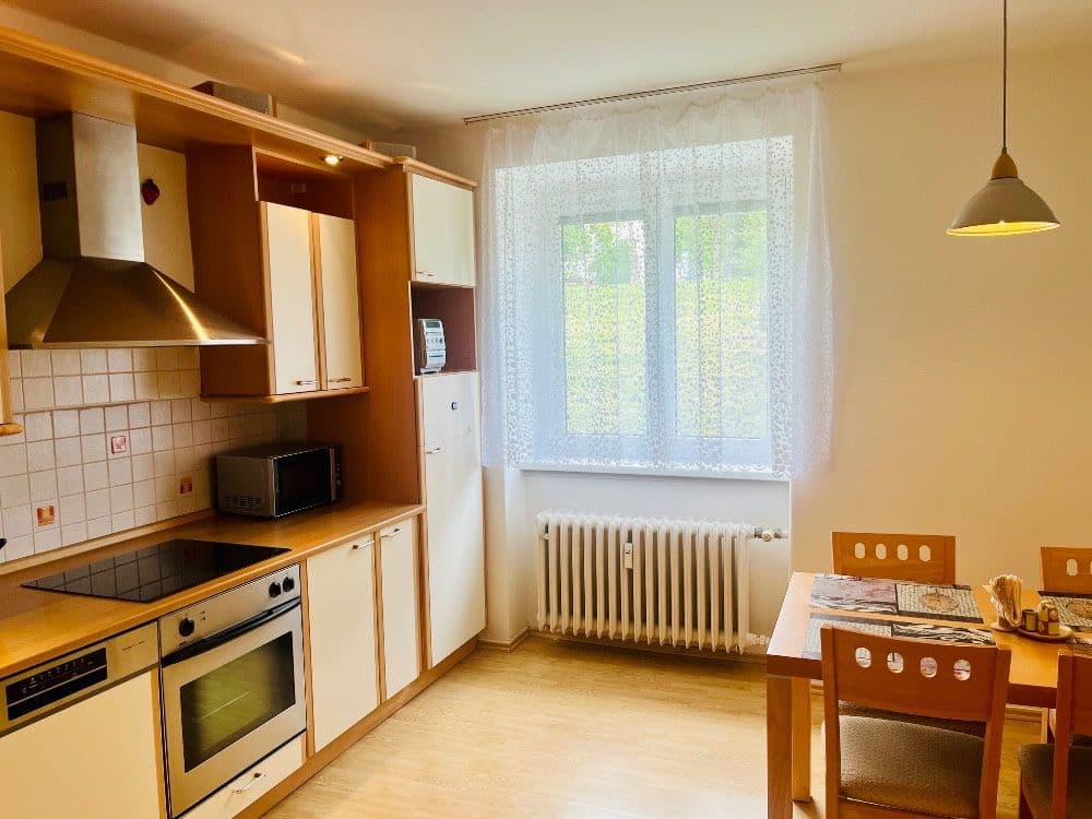 Prenájom bytu 2-izbový 57 m², 28. pluku, Praha, Praha Prenájom bytu 2-izbový 57 m², 28. pluku, Praha, Praha