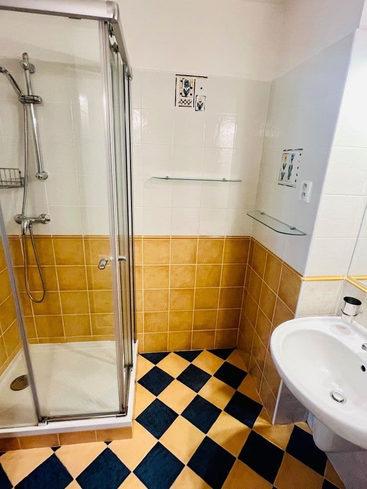 Prenájom bytu 2-izbový 57 m², 28. pluku, Praha, Praha Prenájom bytu 2-izbový 57 m², 28. pluku, Praha, Praha