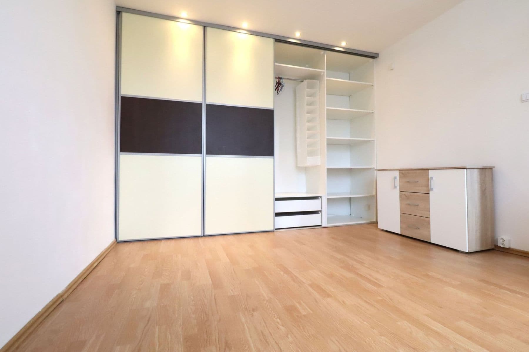 Prenájom bytu 2-izbový 57 m², Chlebovická, Praha, Praha Prenájom bytu 2-izbový 57 m², Chlebovická, Praha, Praha