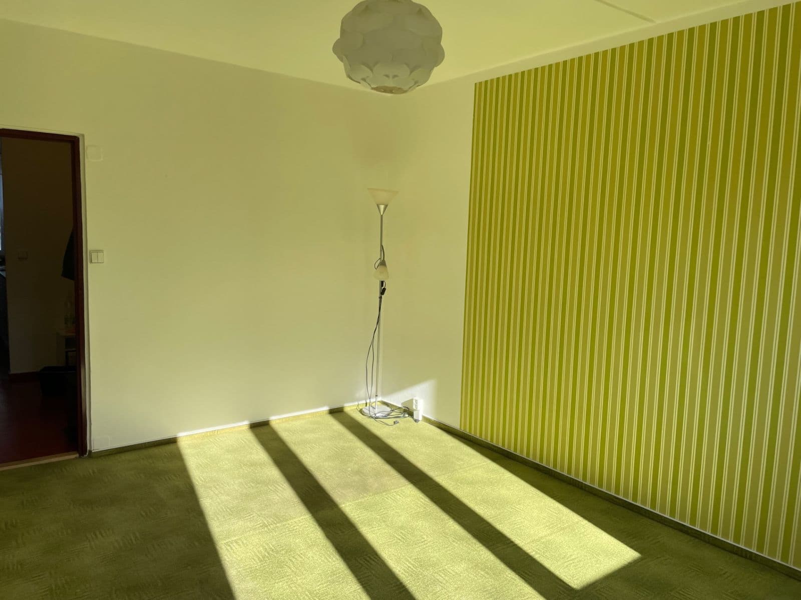 Prenájom bytu 2-izbový 63 m², U Trati, Karlovy Vary, Karlovarský kraj Prenájom bytu 2-izbový 63 m², U Trati, Karlovy Vary, Karlovarský kraj