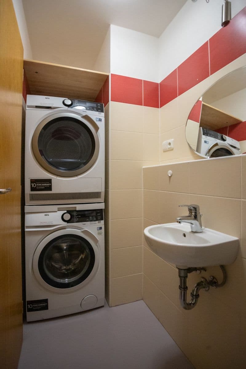 Prenájom bytu 3-izbový 60 m², Paťanka, Praha, Praha Prenájom bytu 3-izbový 60 m², Paťanka, Praha, Praha