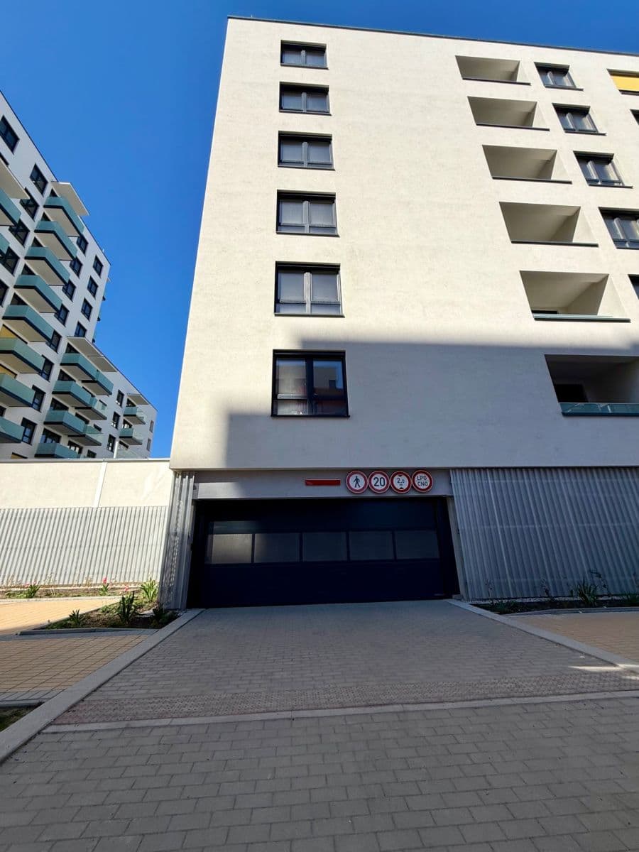 Prenájom garáže 12 m², Pod Harfou, Praha, Praha Prenájom garáže 12 m², Pod Harfou, Praha, Praha