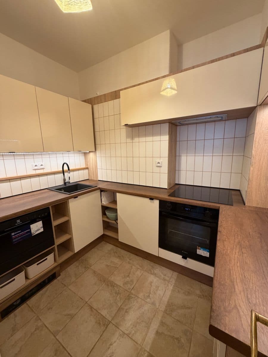 Prenájom bytu 2-izbový 52 m², Baranova, Praha, Praha Prenájom bytu 2-izbový 52 m², Baranova, Praha, Praha