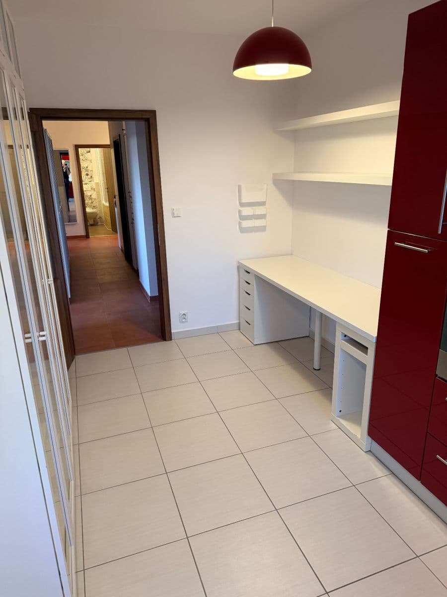 Prenájom bytu 3-izbový 100 m², Českodubská, Praha, Praha Prenájom bytu 3-izbový 100 m², Českodubská, Praha, Praha