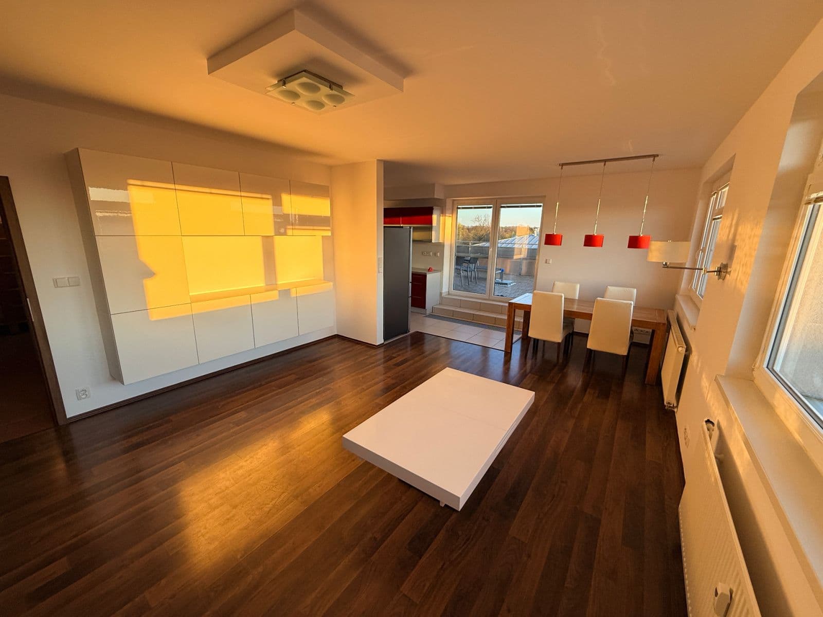 Prenájom bytu 3-izbový 100 m², Českodubská, Praha, Praha Prenájom bytu 3-izbový 100 m², Českodubská, Praha, Praha