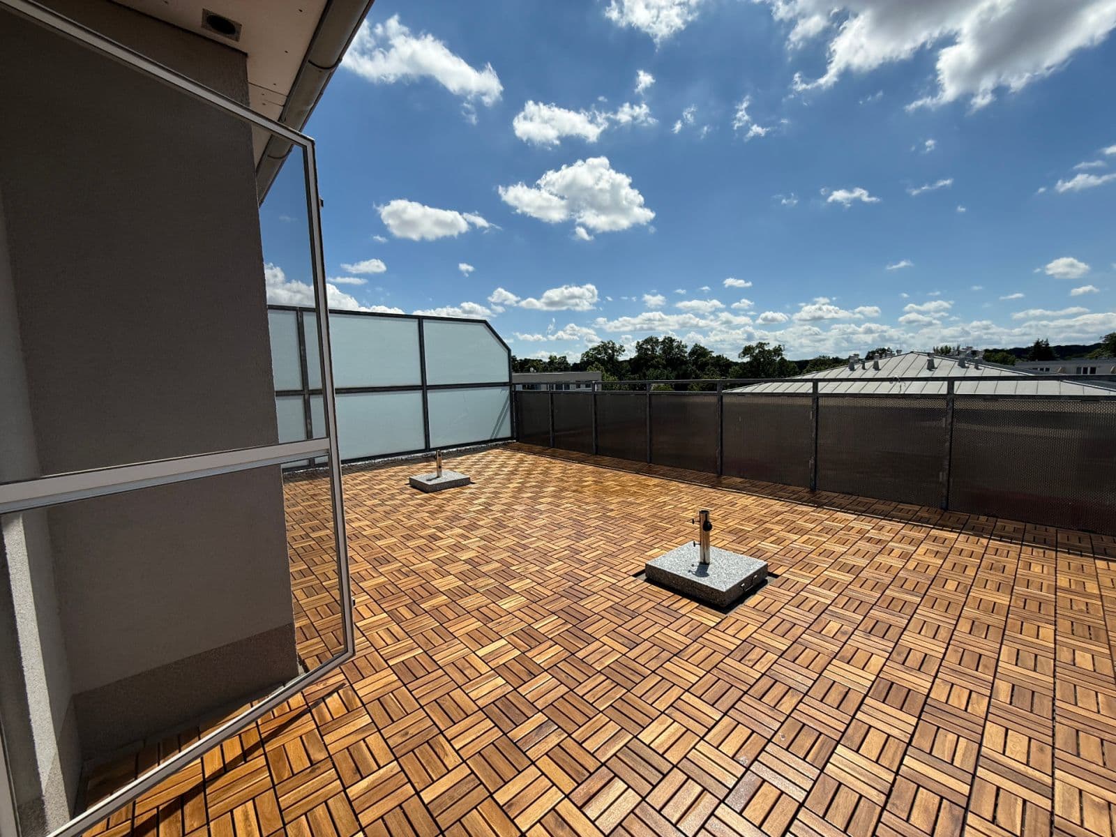 Prenájom bytu 3-izbový 100 m², Českodubská, Praha, Praha Prenájom bytu 3-izbový 100 m², Českodubská, Praha, Praha