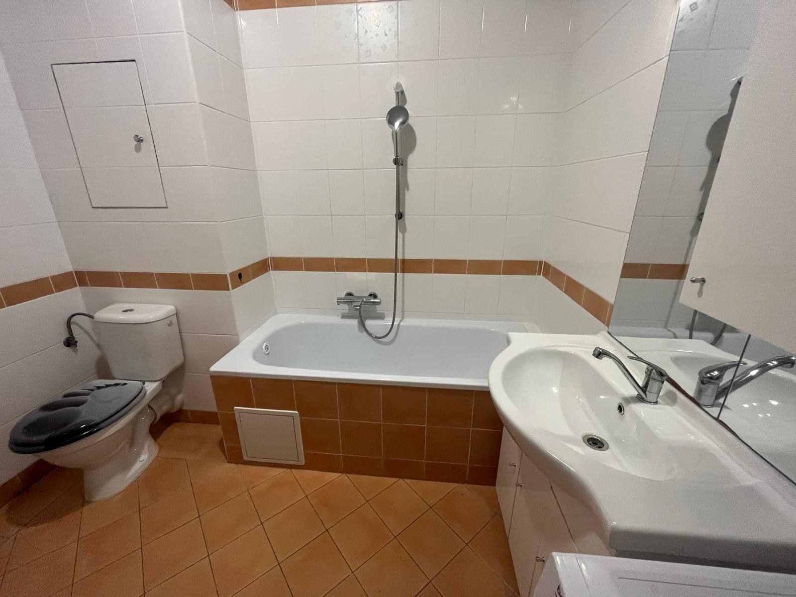 Prenájom bytu 1-izbový 38 m², Jeronýmova, Liberec, Liberecký kraj Prenájom bytu 1-izbový 38 m², Jeronýmova, Liberec, Liberecký kraj