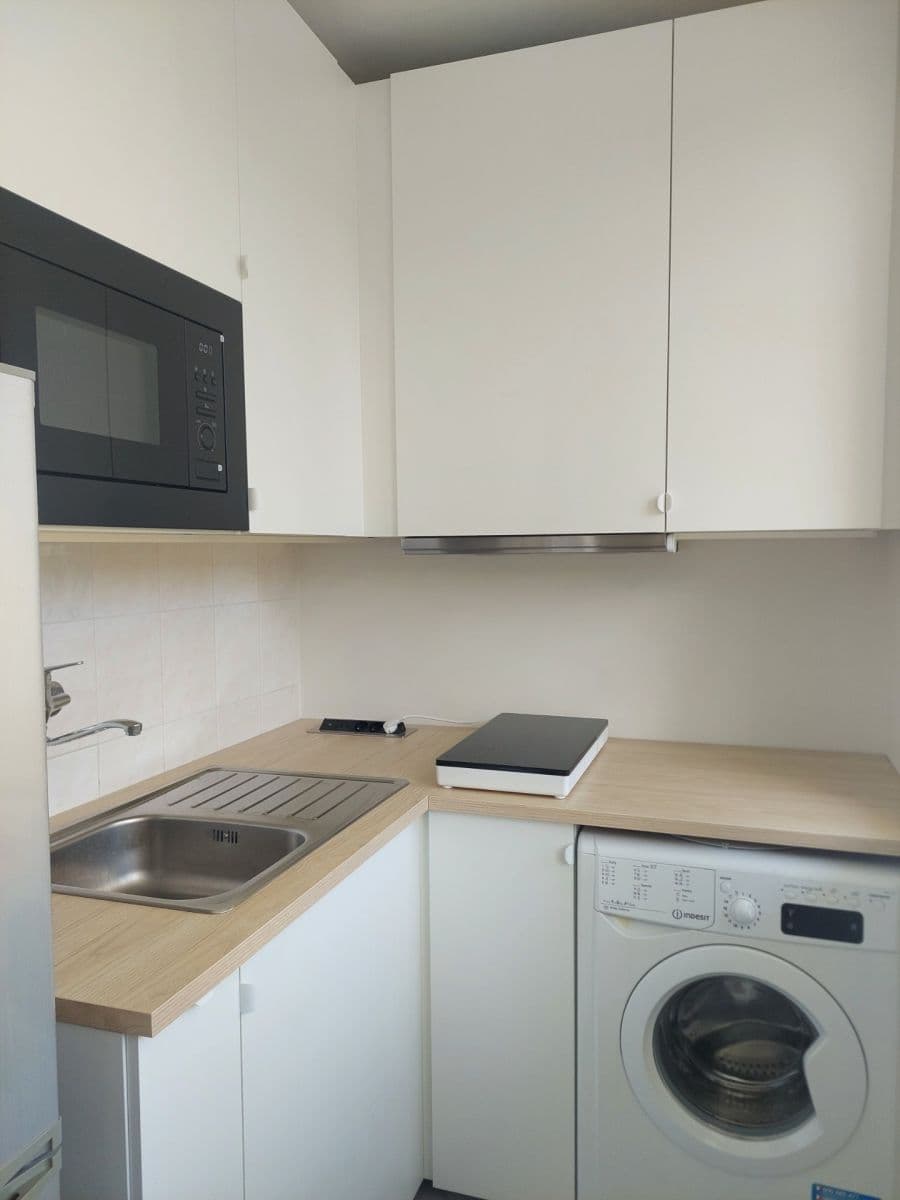 Prenájom bytu 1-izbový 26 m², Varnsdorfská, Praha, Praha Prenájom bytu 1-izbový 26 m², Varnsdorfská, Praha, Praha