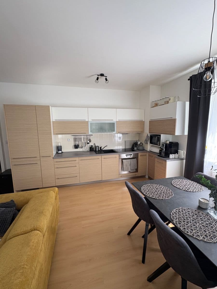 Prenájom bytu 2-izbový 62 m², Obránců míru, Třebíč, Kraj Vysočina Prenájom bytu 2-izbový 62 m², Obránců míru, Třebíč, Kraj Vysočina