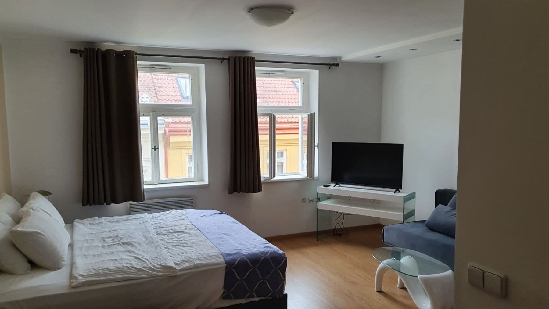 Prenájom bytu 1-izbový 37 m², Roháčova, Praha, Praha Prenájom bytu 1-izbový 37 m², Roháčova, Praha, Praha