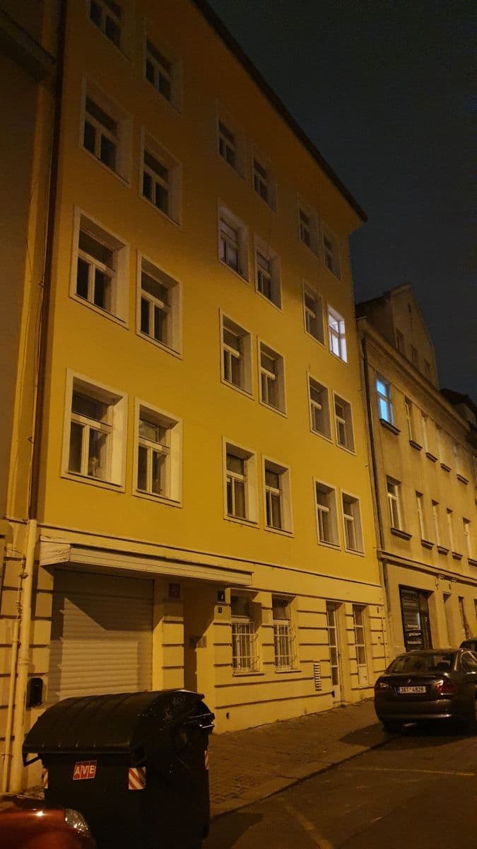 Prenájom bytu 1-izbový 37 m², Roháčova, Praha, Praha Prenájom bytu 1-izbový 37 m², Roháčova, Praha, Praha