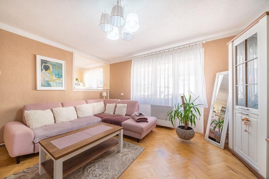 Prenájom bytu 2-izbový 61 m², Na Hradčanech, Cheb, Karlovarský kraj Prenájom bytu 2-izbový 61 m², Na Hradčanech, Cheb, Karlovarský kraj