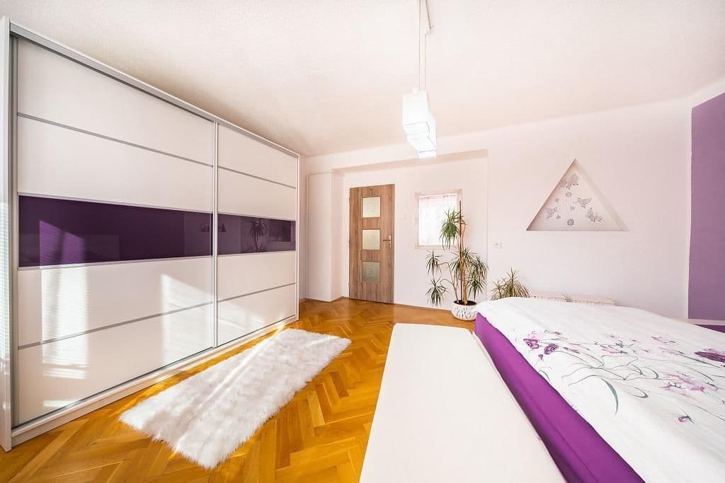 Prenájom bytu 2-izbový 61 m², Na Hradčanech, Cheb, Karlovarský kraj Prenájom bytu 2-izbový 61 m², Na Hradčanech, Cheb, Karlovarský kraj