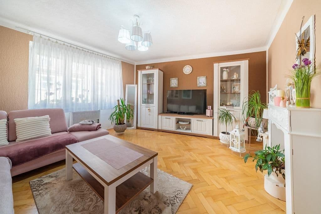 Prenájom bytu 2-izbový 61 m², Na Hradčanech, Cheb, Karlovarský kraj Prenájom bytu 2-izbový 61 m², Na Hradčanech, Cheb, Karlovarský kraj