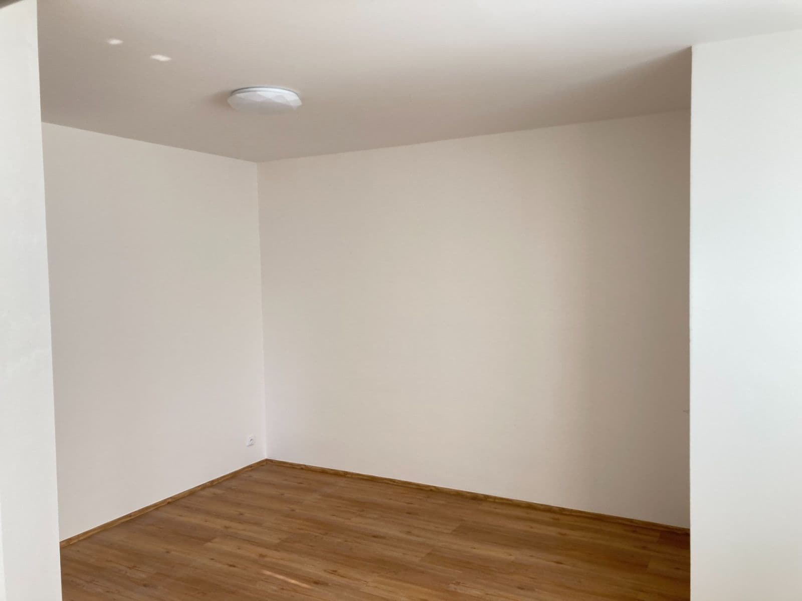 Prenájom bytu 1-izbový 20 m², Pod Sychrovem Ⅰ, Praha, Praha Prenájom bytu 1-izbový 20 m², Pod Sychrovem Ⅰ, Praha, Praha