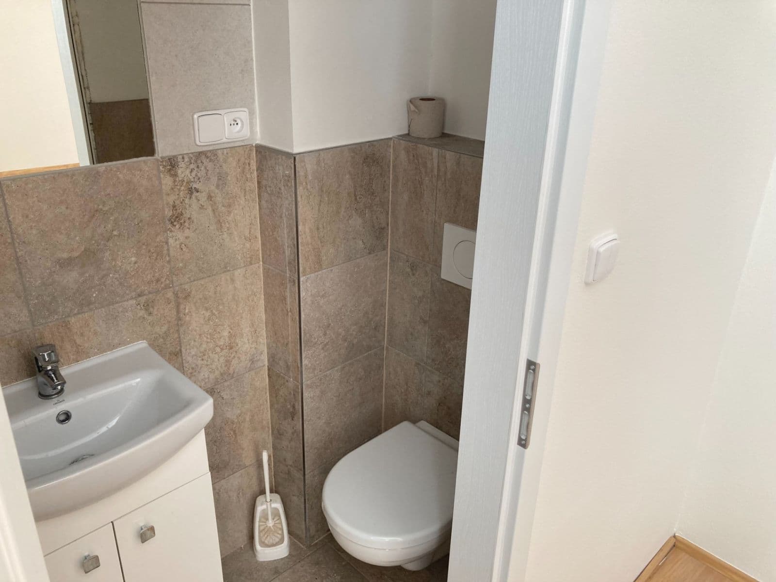 Prenájom bytu 1-izbový 20 m², Pod Sychrovem Ⅰ, Praha, Praha Prenájom bytu 1-izbový 20 m², Pod Sychrovem Ⅰ, Praha, Praha