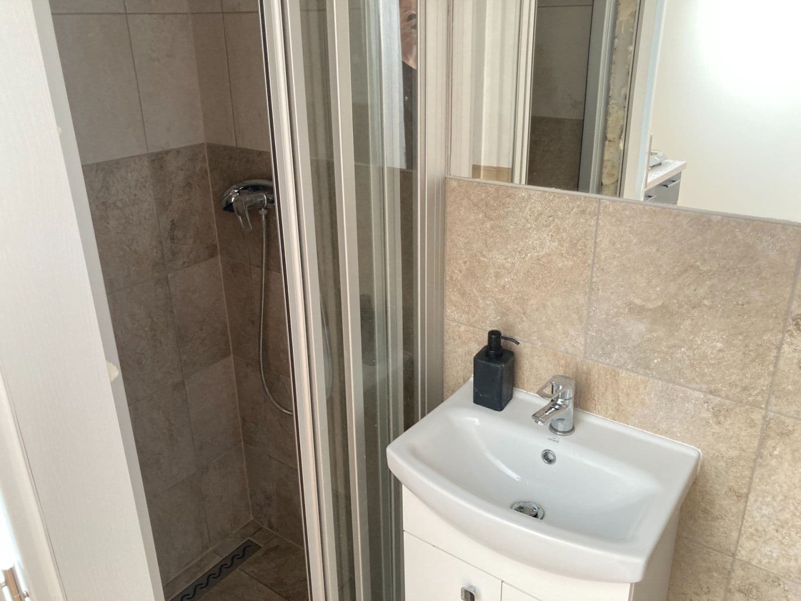 Prenájom bytu 1-izbový 20 m², Pod Sychrovem Ⅰ, Praha, Praha Prenájom bytu 1-izbový 20 m², Pod Sychrovem Ⅰ, Praha, Praha