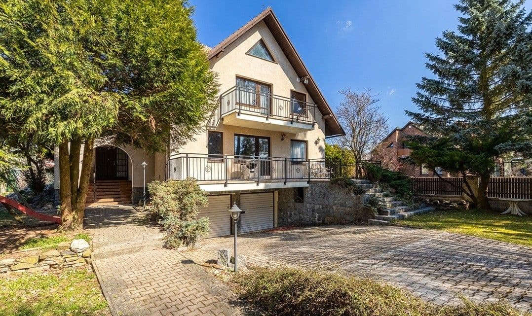 Predaj domu 330 m², pozemek 968 m², Lovčická, Praha, Praha Predaj domu 330 m², pozemek 968 m², Lovčická, Praha, Praha