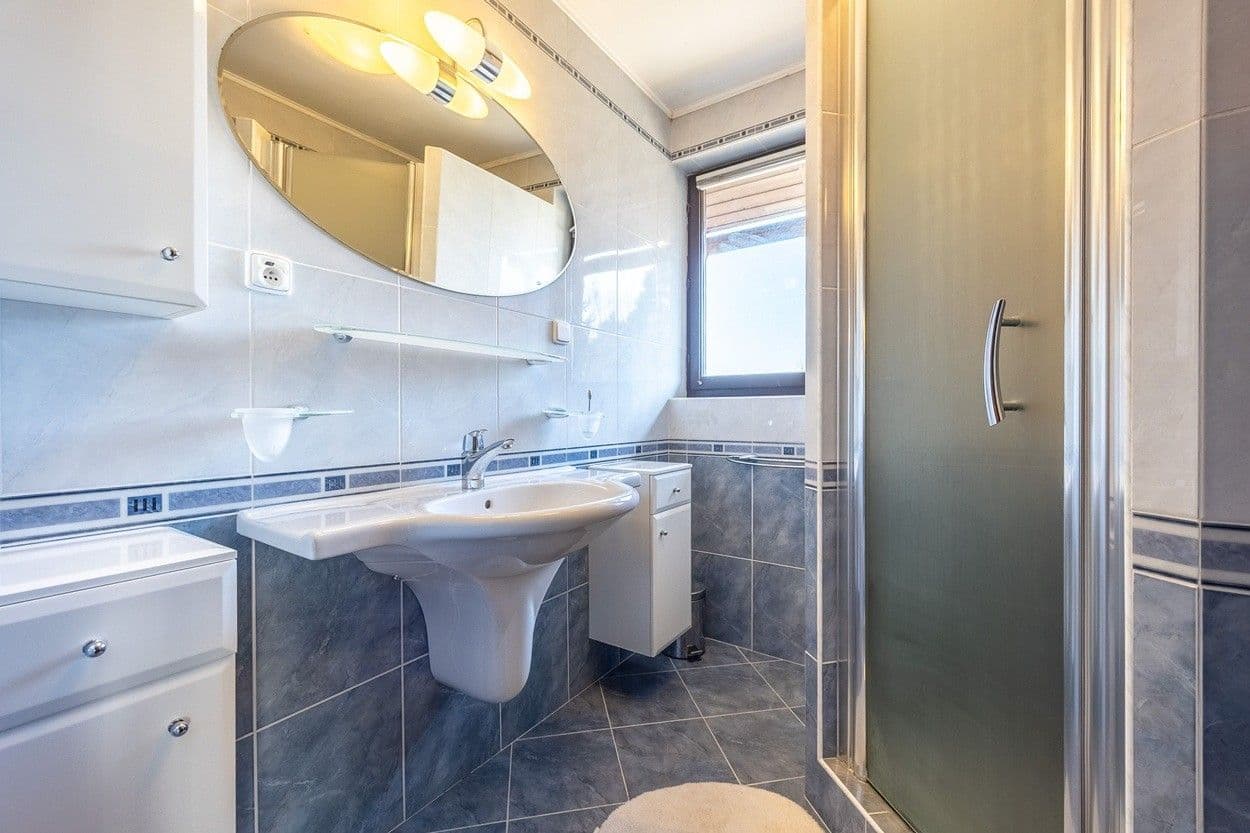 Predaj domu 330 m², pozemek 968 m², Lovčická, Praha, Praha Predaj domu 330 m², pozemek 968 m², Lovčická, Praha, Praha