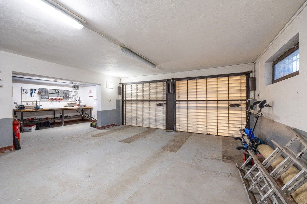 Predaj domu 330 m², pozemek 968 m², Lovčická, Praha, Praha Predaj domu 330 m², pozemek 968 m², Lovčická, Praha, Praha