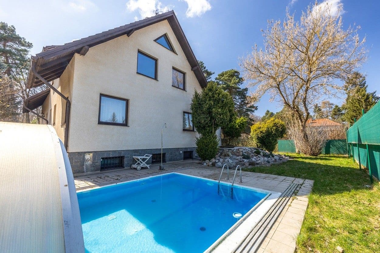 Predaj domu 330 m², pozemek 968 m², Lovčická, Praha, Praha Predaj domu 330 m², pozemek 968 m², Lovčická, Praha, Praha