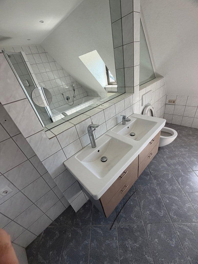 Prenájom bytu 3-izbový 128 m², Schmidtstraße 12, Rüdesheim am Rhein, Hesensko Prenájom bytu 3-izbový 128 m², Schmidtstraße 12, Rüdesheim am Rhein, Hesensko