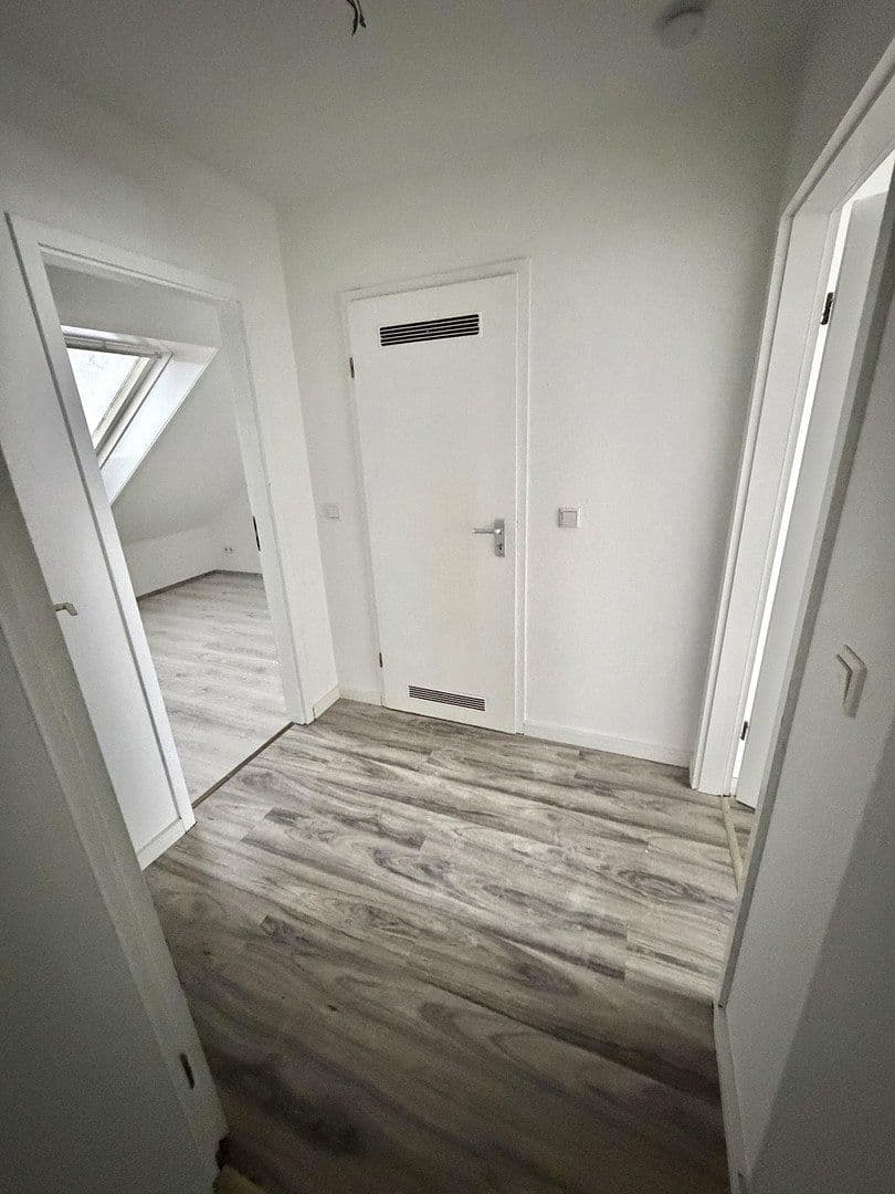 Prenájom bytu 5-izbový 85 m², Am Brögel 4, Wuppertal, Severné Porýnie - Westfálsko Prenájom bytu 5-izbový 85 m², Am Brögel 4, Wuppertal, Severné Porýnie - Westfálsko