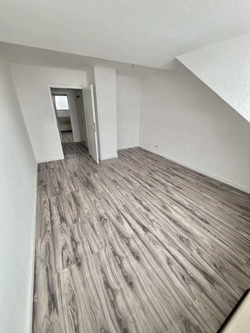 Prenájom bytu 5-izbový 85 m², Am Brögel 4, Wuppertal, Severné Porýnie - Westfálsko Prenájom bytu 5-izbový 85 m², Am Brögel 4, Wuppertal, Severné Porýnie - Westfálsko