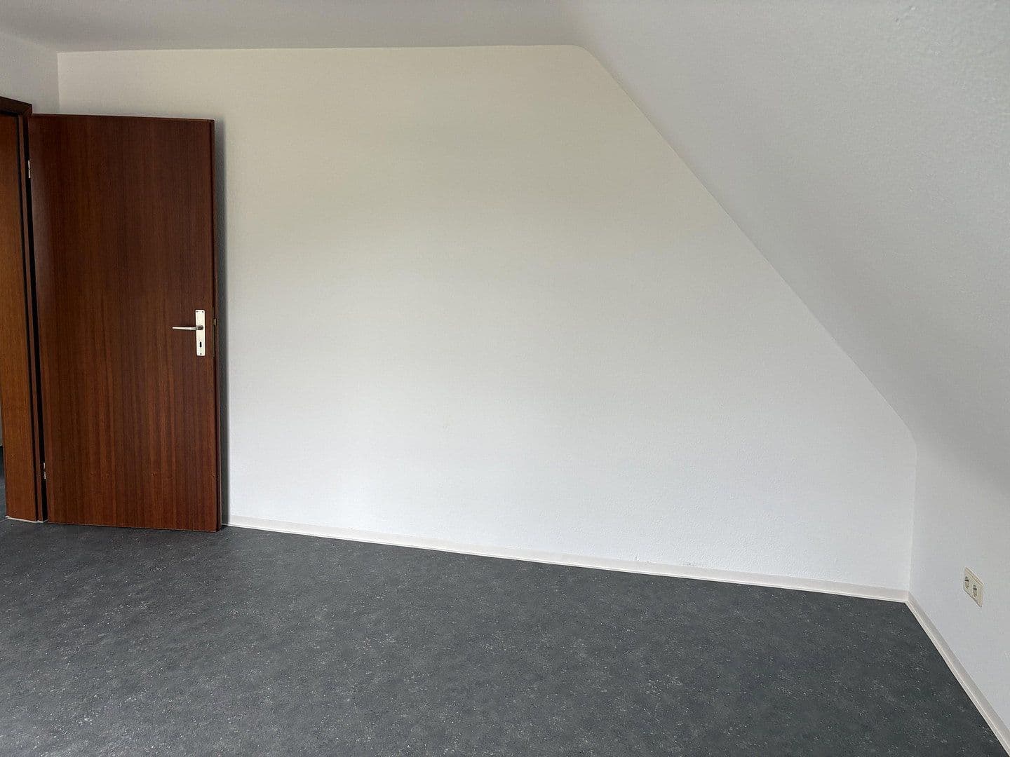 Prenájom bytu 2-izbový 48 m², Alte Höfener Straße 46, Bad Wildbad, Bádensko-Wurttembersko Prenájom bytu 2-izbový 48 m², Alte Höfener Straße 46, Bad Wildbad, Bádensko-Wurttembersko