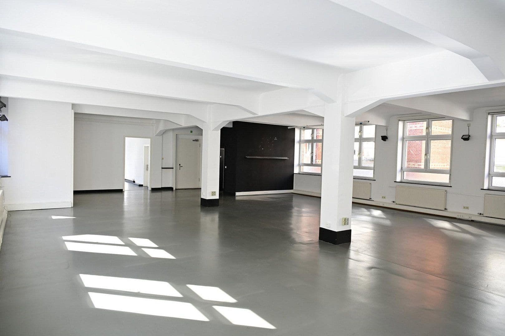 Prenájom kancelárie 282 m², Stuttgart, Bádensko-Wurttembersko Prenájom kancelárie 282 m², Stuttgart, Bádensko-Wurttembersko