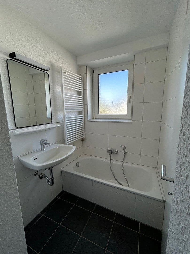 Prenájom bytu 3-izbový 65 m², Bonn, Severné Porýnie - Westfálsko Prenájom bytu 3-izbový 65 m², Bonn, Severné Porýnie - Westfálsko