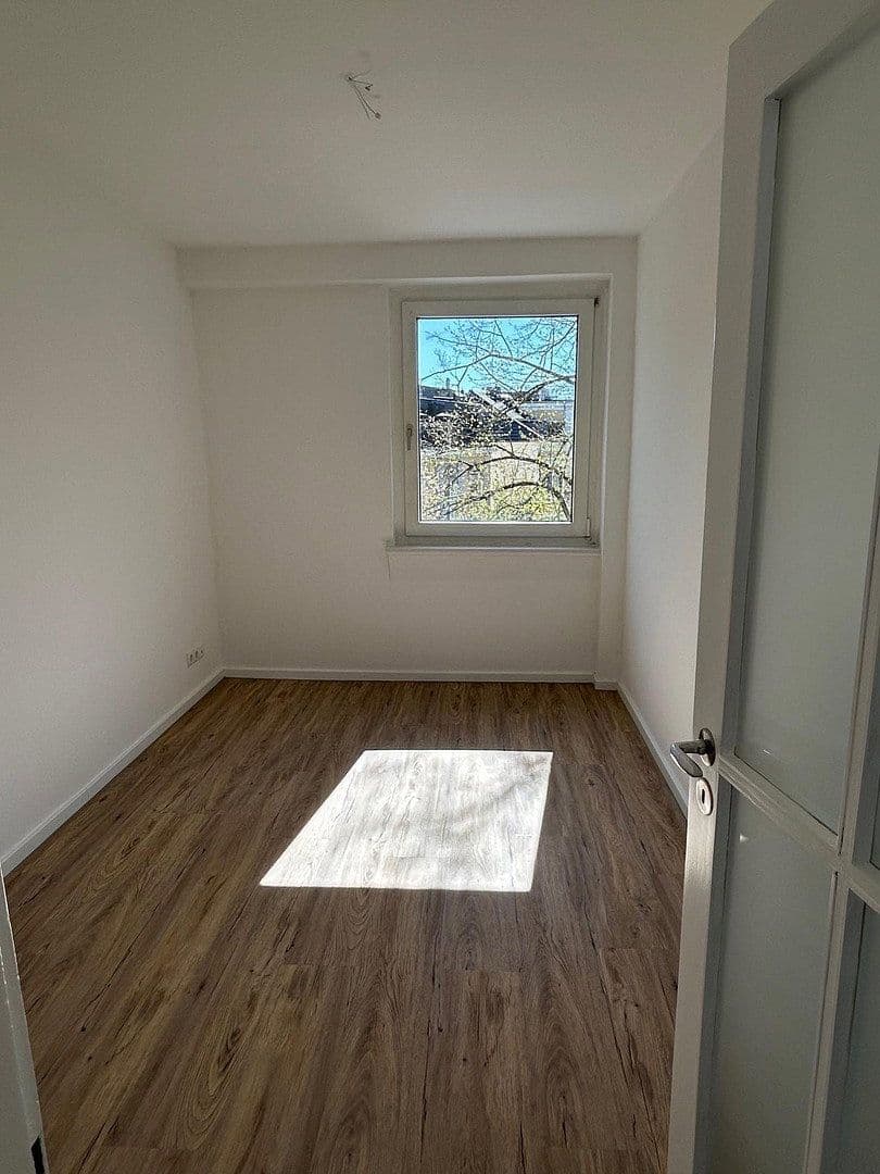 Prenájom bytu 3-izbový 65 m², Bonn, Severné Porýnie - Westfálsko Prenájom bytu 3-izbový 65 m², Bonn, Severné Porýnie - Westfálsko