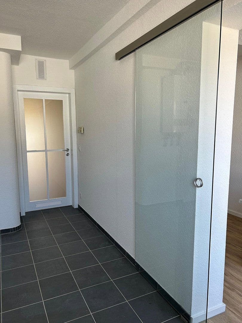 Prenájom bytu 3-izbový 65 m², Bonn, Severné Porýnie - Westfálsko Prenájom bytu 3-izbový 65 m², Bonn, Severné Porýnie - Westfálsko