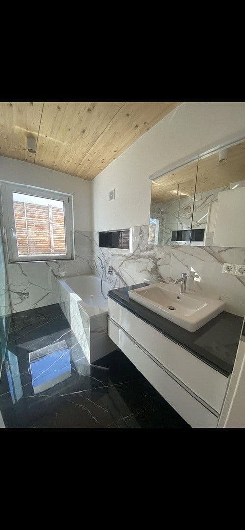 Prenájom bytu 3-izbový 95 m², Backnang, Bádensko-Wurttembersko Prenájom bytu 3-izbový 95 m², Backnang, Bádensko-Wurttembersko