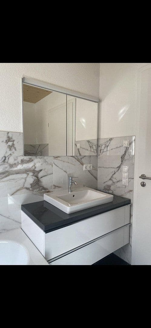 Prenájom bytu 3-izbový 95 m², Backnang, Bádensko-Wurttembersko Prenájom bytu 3-izbový 95 m², Backnang, Bádensko-Wurttembersko