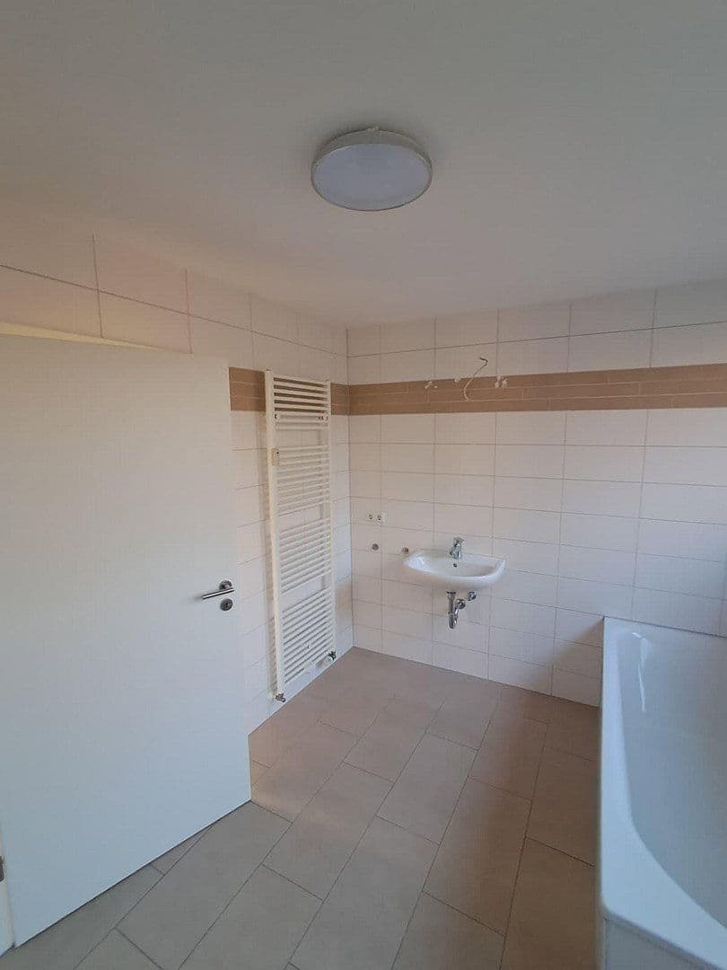 Prenájom bytu 3-izbový 100 m², Oberborsbacher Str. 19, Odenthal, Severné Porýnie - Westfálsko Prenájom bytu 3-izbový 100 m², Oberborsbacher Str. 19, Odenthal, Severné Porýnie - Westfálsko