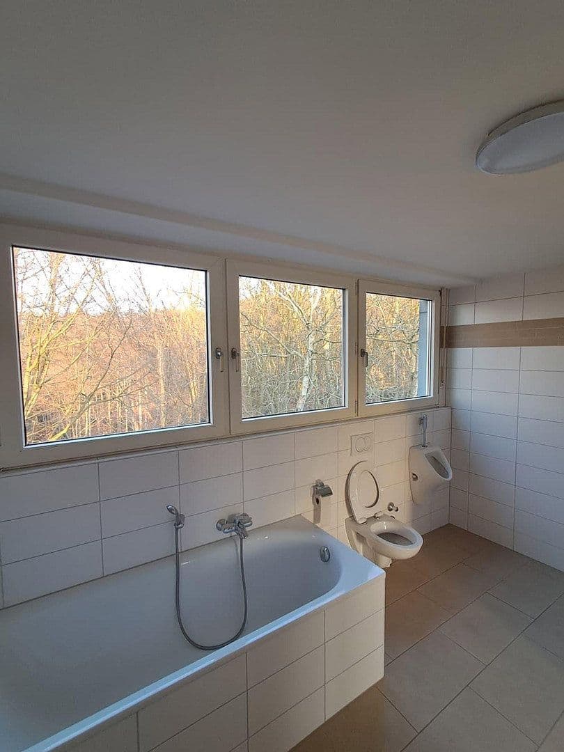 Prenájom bytu 3-izbový 100 m², Oberborsbacher Str. 19, Odenthal, Severné Porýnie - Westfálsko Prenájom bytu 3-izbový 100 m², Oberborsbacher Str. 19, Odenthal, Severné Porýnie - Westfálsko