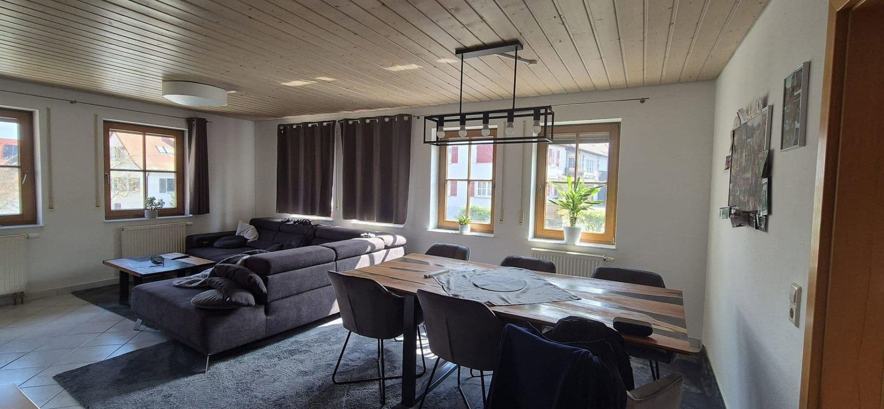 Prenájom domu 160 m², pozemek 326 m², Rottenburg am Neckar, Bádensko-Wurttembersko Prenájom domu 160 m², pozemek 326 m², Rottenburg am Neckar, Bádensko-Wurttembersko